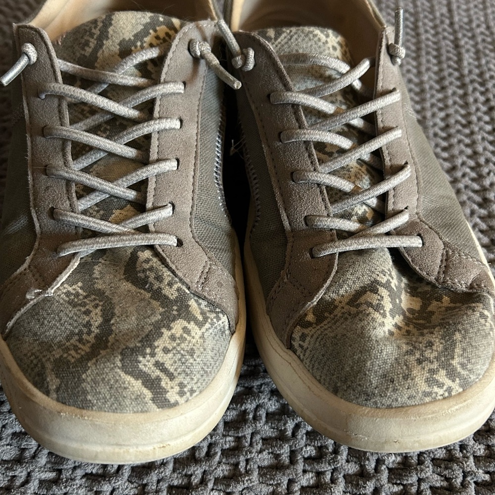 Neutral Snake-Print Casual Sneakers - gray and hints of pinkish